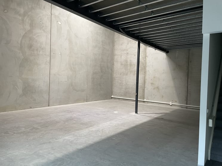Click to view all images 8/177 Salmon Street Port Melbourne VIC 3207 - Image 2