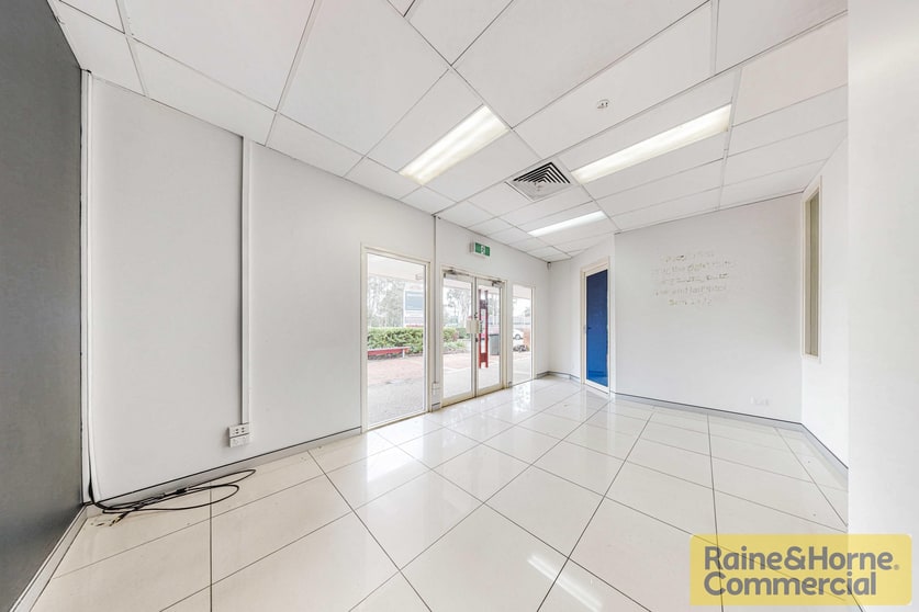 Click to view all images 2/562 Samford Road Mitchelton QLD 4053 - Image 2