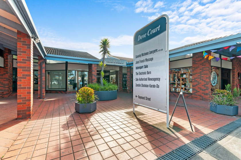 Click to view all images 2/306 Raymond Street Sale VIC 3850 - Image 2