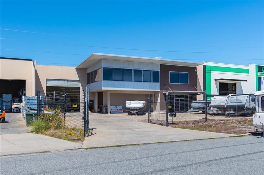 Click to view all images 52 Mordaunt Circuit Canning Vale WA 6155 - Image 1