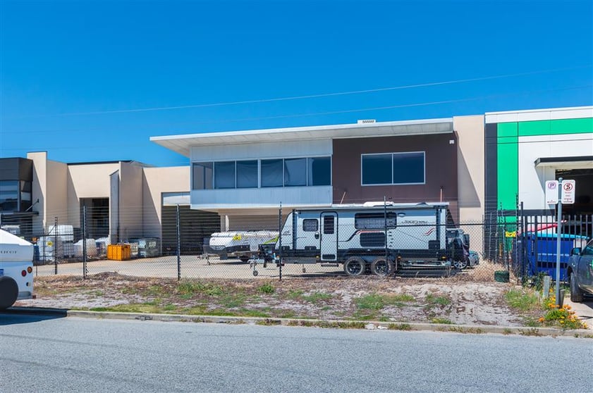 Click to view all images 52 Mordaunt Circuit Canning Vale WA 6155 - Image 2