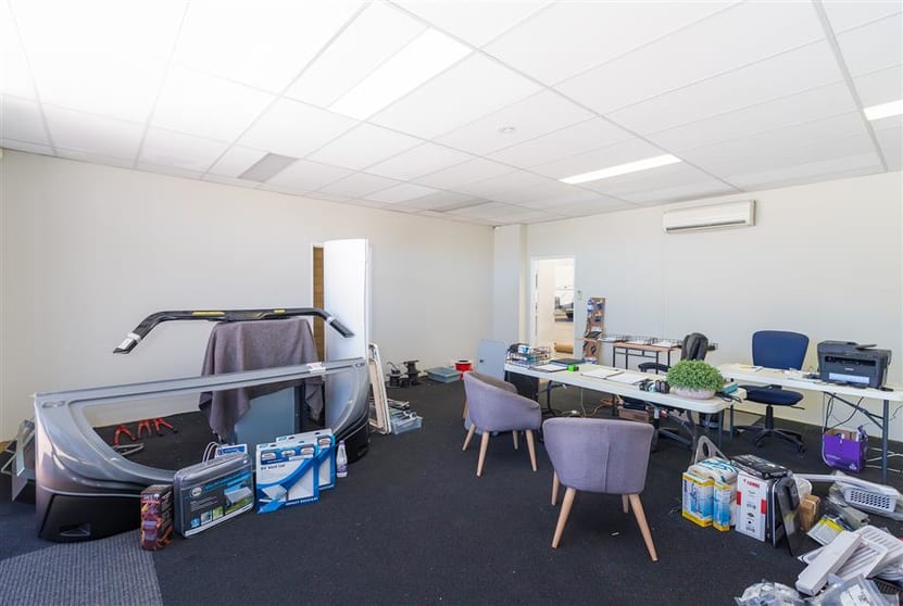 Click to view all images 52 Mordaunt Circuit Canning Vale WA 6155 - Image 3