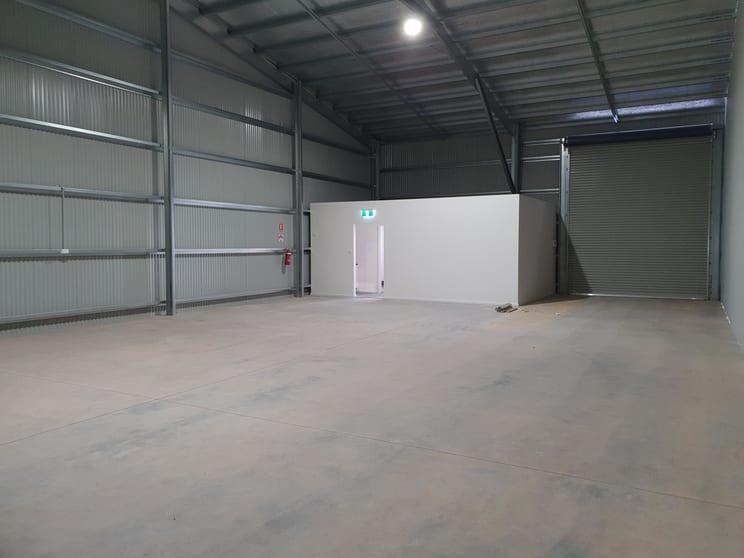 Click to view all images Bay 4/23-29 Trade Circuit Wauchope NSW 2446 - Image 3