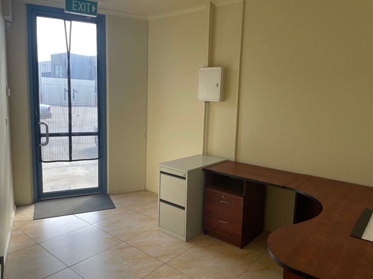 Click to view all images 11/43-47 Riverside Avenue Werribee VIC 3030 - Image 2