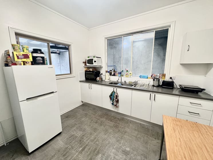 Click to view all images 21 Davies Avenue Sunshine North VIC 3020 - Image 2