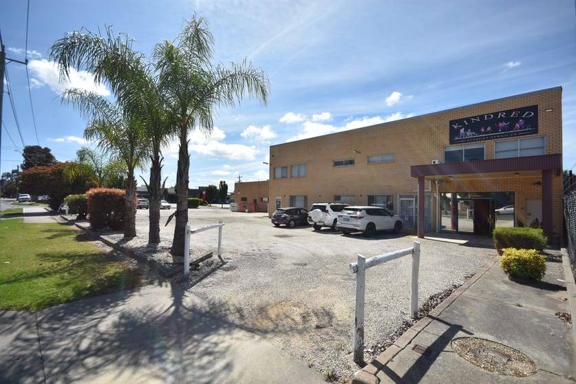 Click to view all images 6 & 7/427 Wagga Road Lavington NSW 2641 - Image 3