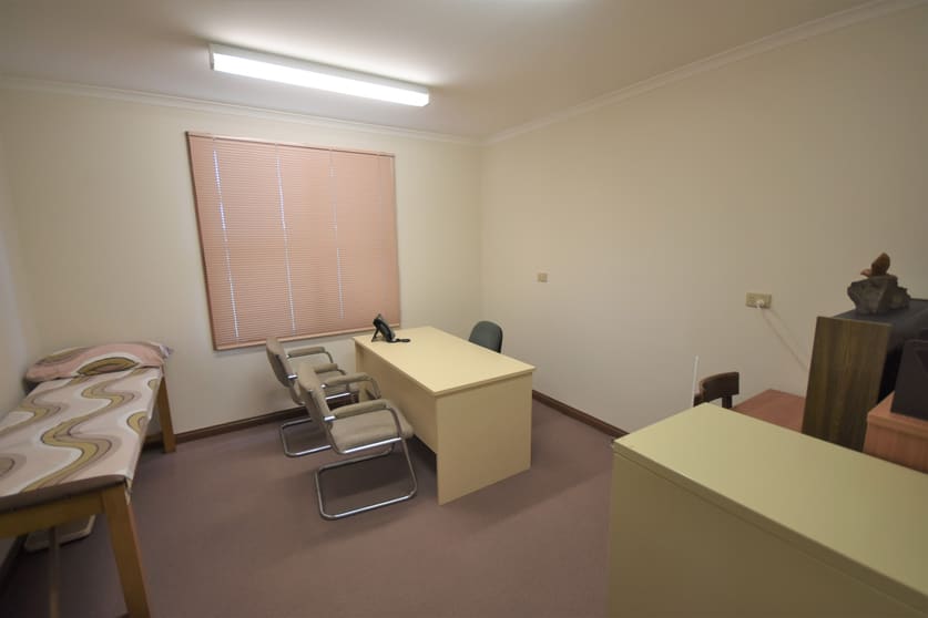 3 & 4/585 Englehardt Street Albury NSW 2640 - Image 2