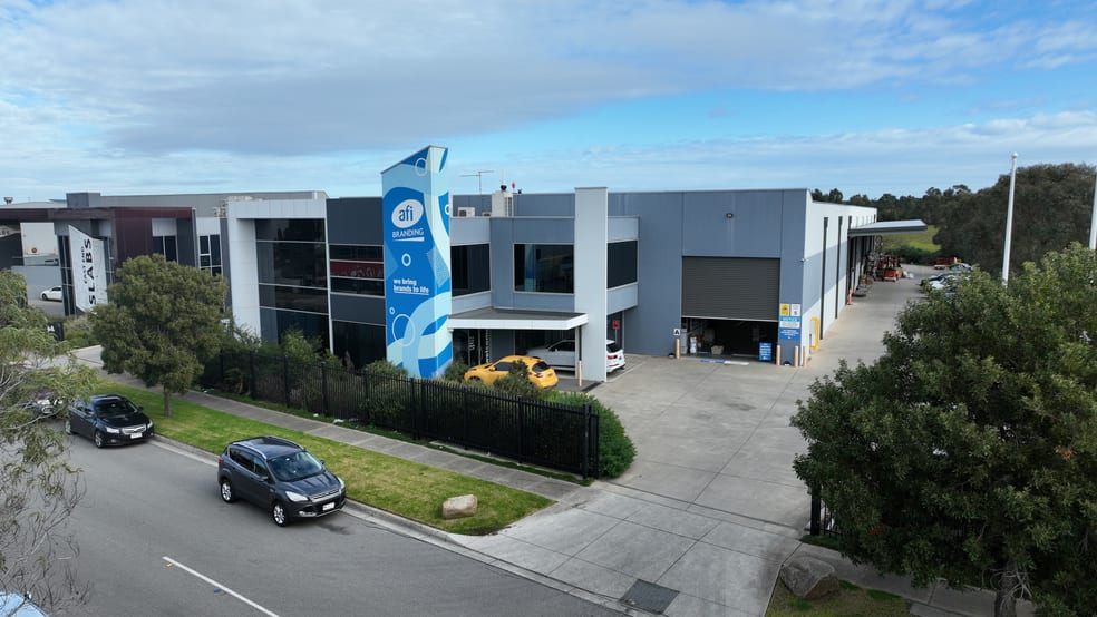 Click to view all images 33 Lakewood Boulevard Carrum Downs VIC 3201 - Image 1