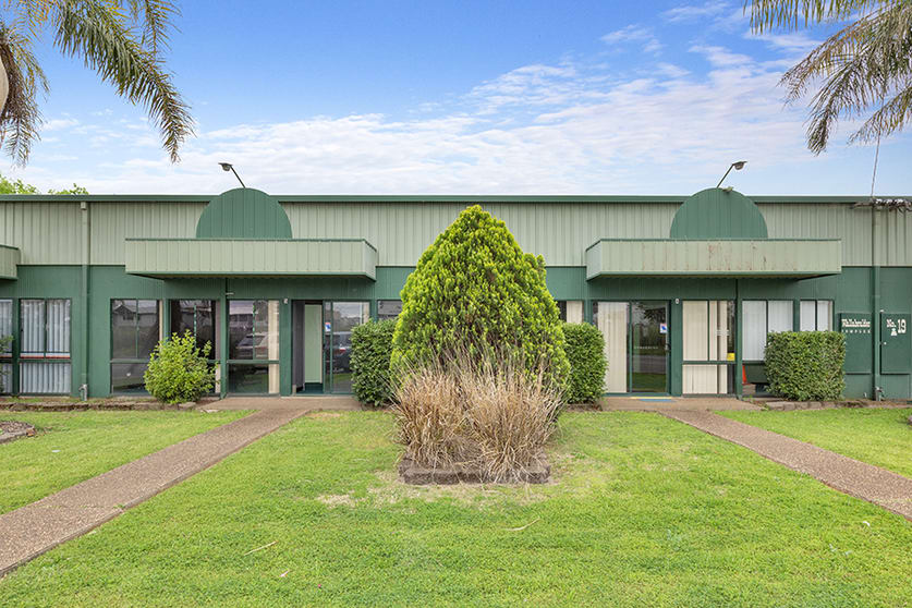 Click to view all images 4 & 5, 19 Wallamore Road Tamworth NSW 2340 - Image 1