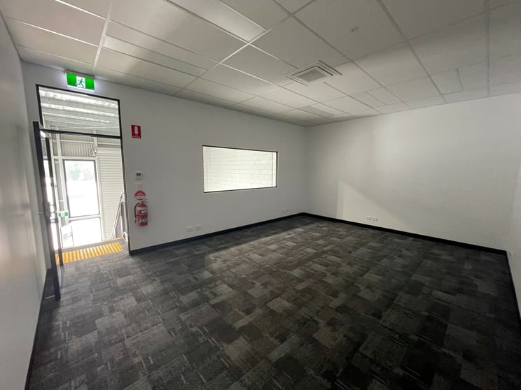 Click to view all images 12/4 Colony Close Tuggerah NSW 2259 - Image 2