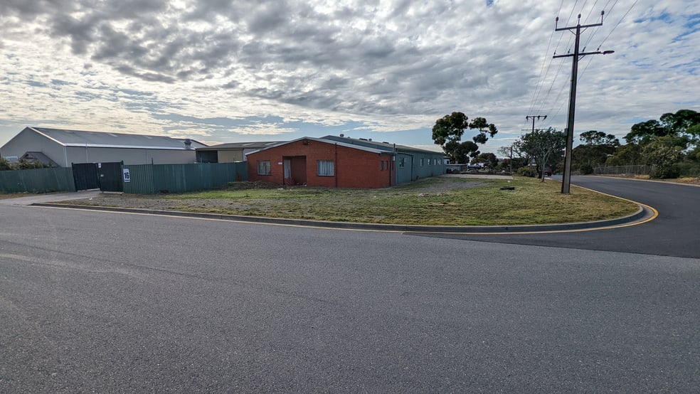 Click to view all images 16 Krawarri Street Lonsdale SA 5160 - Image 1
