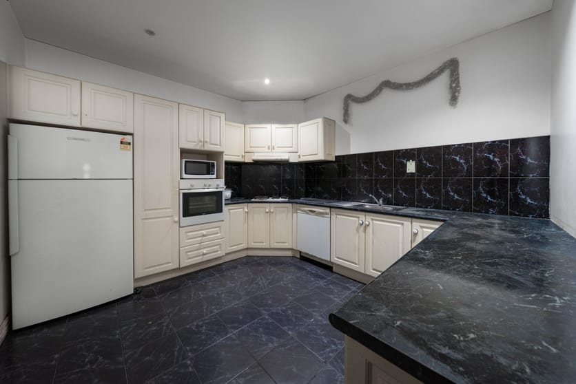 Click to view all images 6 Hamlet Street Cheltenham VIC 3192 - Image 2