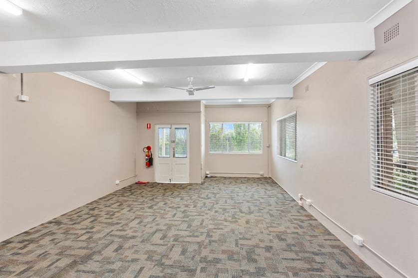 Click to view all images 1A St Georges Crescent Faulconbridge NSW 2776 - Image 3