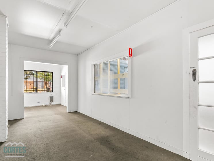 Click to view all images Unit 1/36 Kembla Way Willetton WA 6155 - Image 3