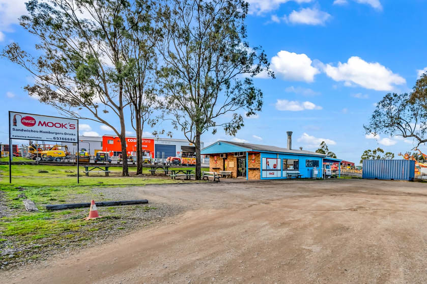 Click to view all images 61 Mount Thorley Road Mount Thorley NSW 2330 - Image 1