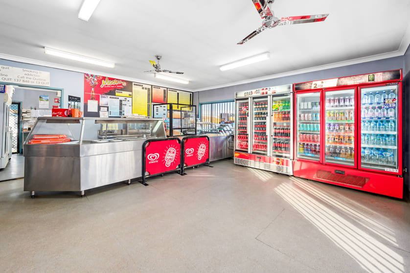 Click to view all images 61 Mount Thorley Road Mount Thorley NSW 2330 - Image 2