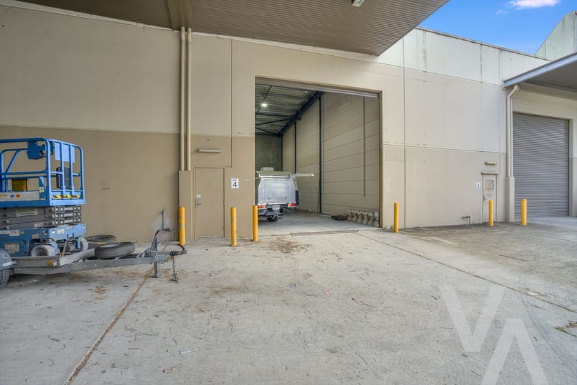 Click to view all images 4/44-46 Medcalf Street Warners Bay NSW 2282 - Image 1