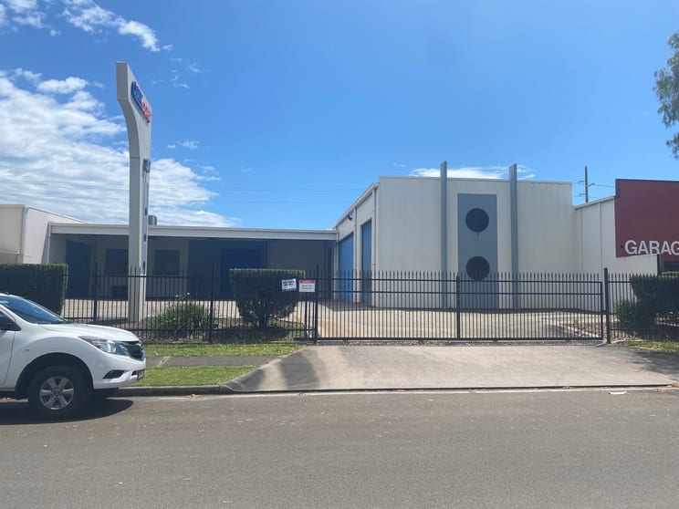 Click to view all images 37 Production Avenue Warana QLD 4575 - Image 1