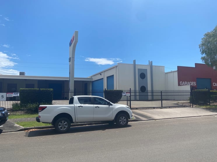 Click to view all images 37 Production Avenue Warana QLD 4575 - Image 2