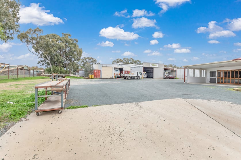 Click to view all images 1 Nicholas Drive Moama NSW 2731 - Image 3