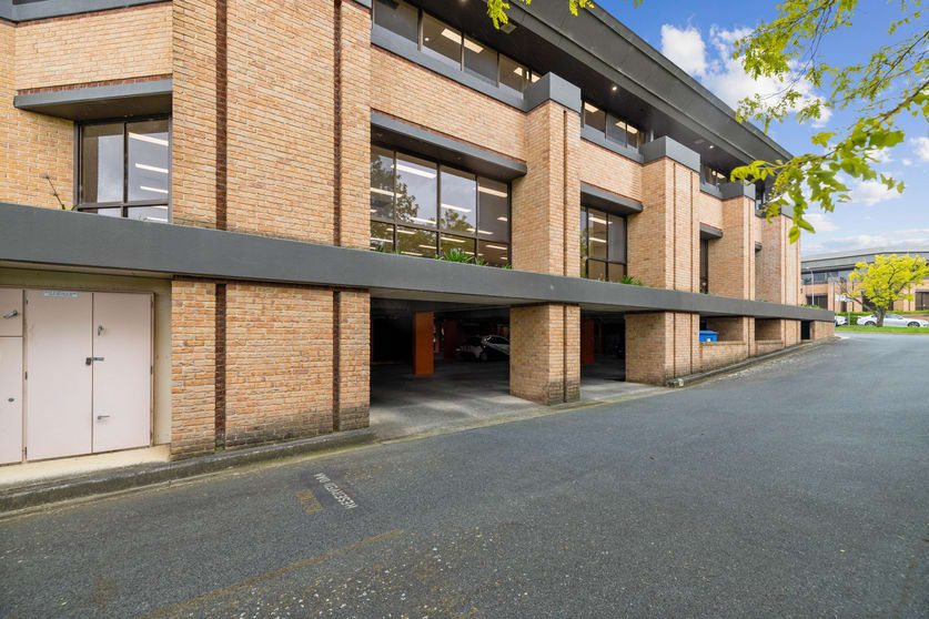 Click to view all images 3, 4 and 8/8 Phipps Close Deakin ACT 2600 - Image 3