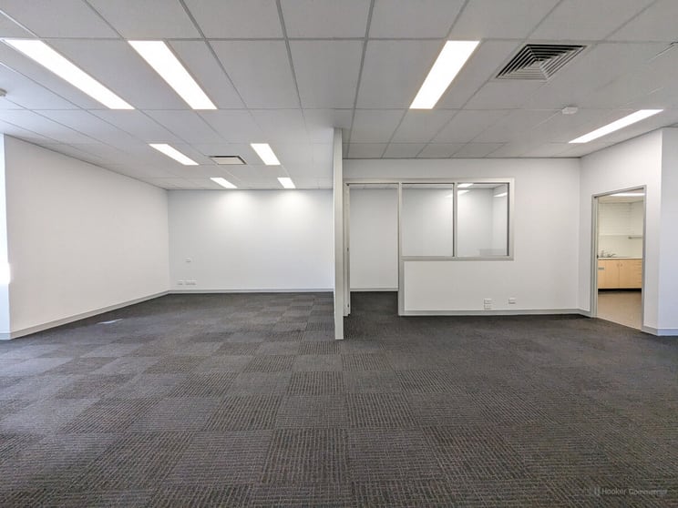Click to view all images 2/270 Ruthven Street Toowoomba QLD 4350 - Image 3