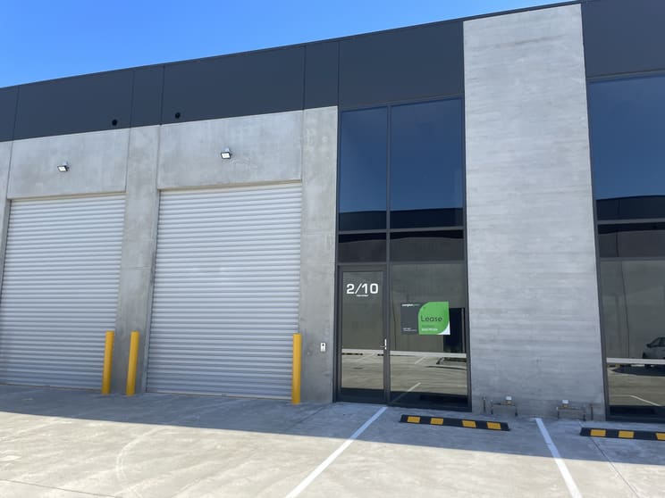 Click to view all images 2/10 Fink Street Williamstown VIC 3016 - Image 2