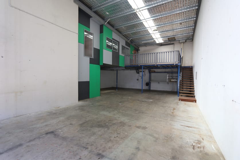 Click to view all images 6/82 Hutchinson Street Burleigh Heads QLD 4220 - Image 2