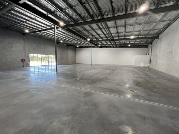 Click to view all images T2&3/109 Flinders Parade North Lakes QLD 4509 - Image 3