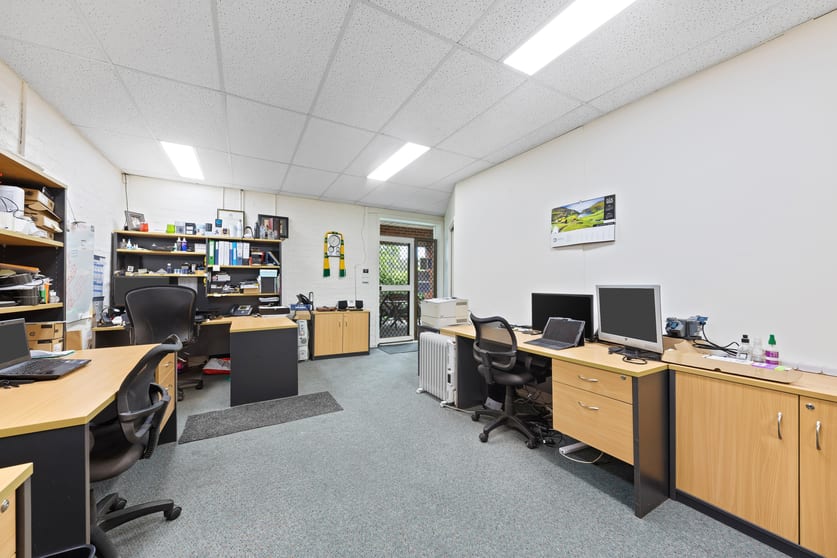 Click to view all images 3B/1601 Main Road Research VIC 3095 - Image 2