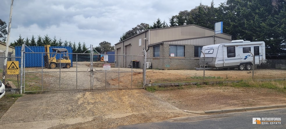 Click to view all images 10 Cameron Parade Broadford VIC 3658 - Image 1