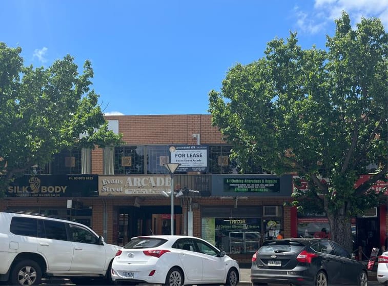 Click to view all images 5 & 6 / 103 Evans Street Sunbury VIC 3429 - Image 2