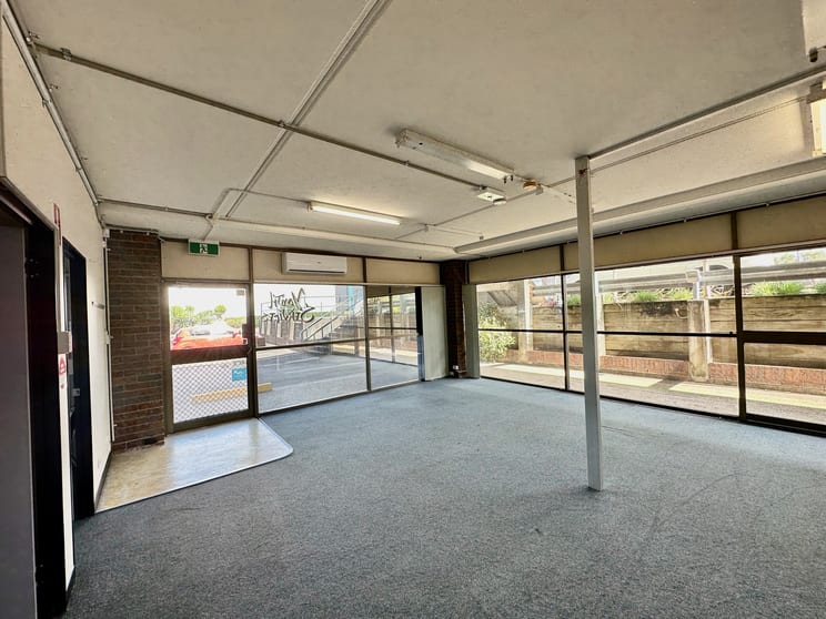 Click to view all images Unit 4/29 Logan River Road Beenleigh QLD 4207 - Image 1