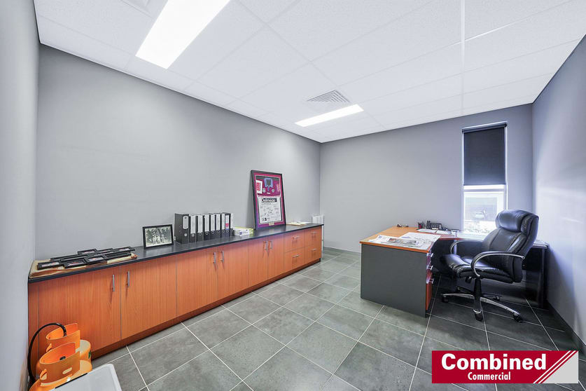 Click to view all images 2/48 Dunn Road Smeaton Grange NSW 2567 - Image 3