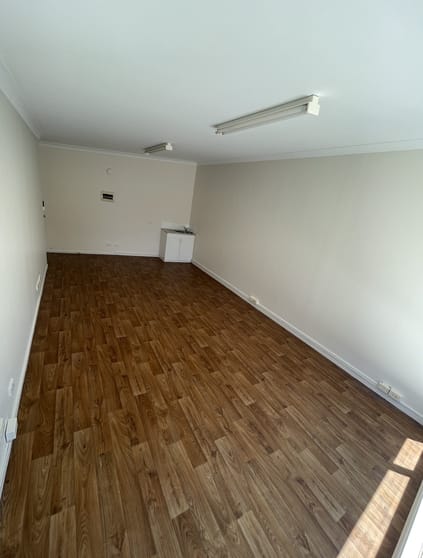 Click to view all images 4/3078 Surfers Paradise Boulevard Surfers Paradise QLD 4217 - Image 3
