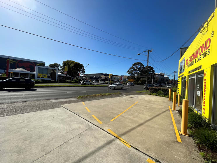 Click to view all images 189 Taren Point Road Caringbah NSW 2229 - Image 3