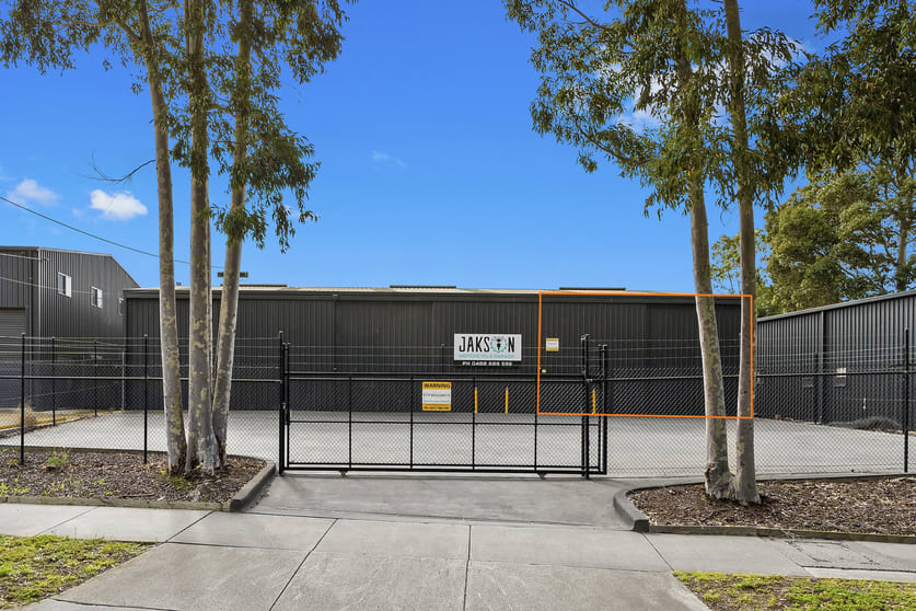 Click to view all images 3/13 The Esplanade North Shore VIC 3214 - Image 3