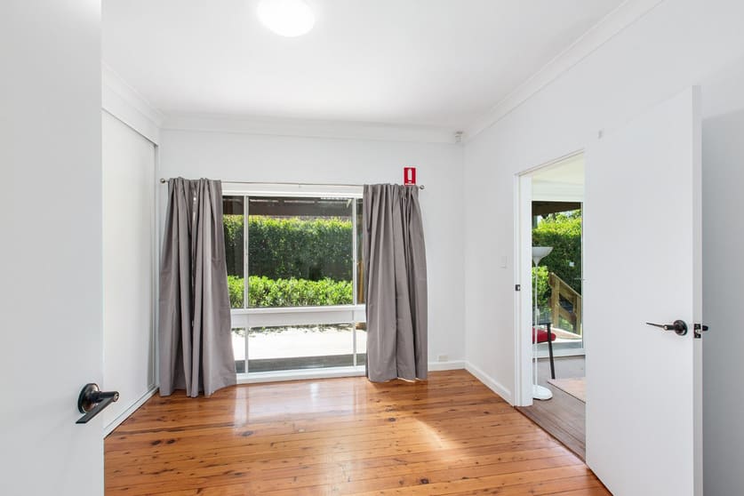 Click to view all images 49 St Georges Crescent Faulconbridge NSW 2776 - Image 3