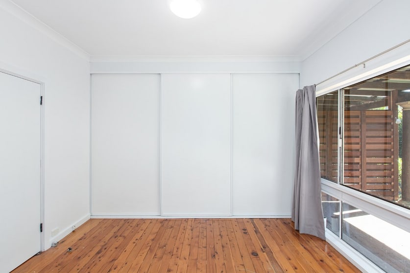 Click to view all images 49 St Georges Crescent Faulconbridge NSW 2776 - Image 2