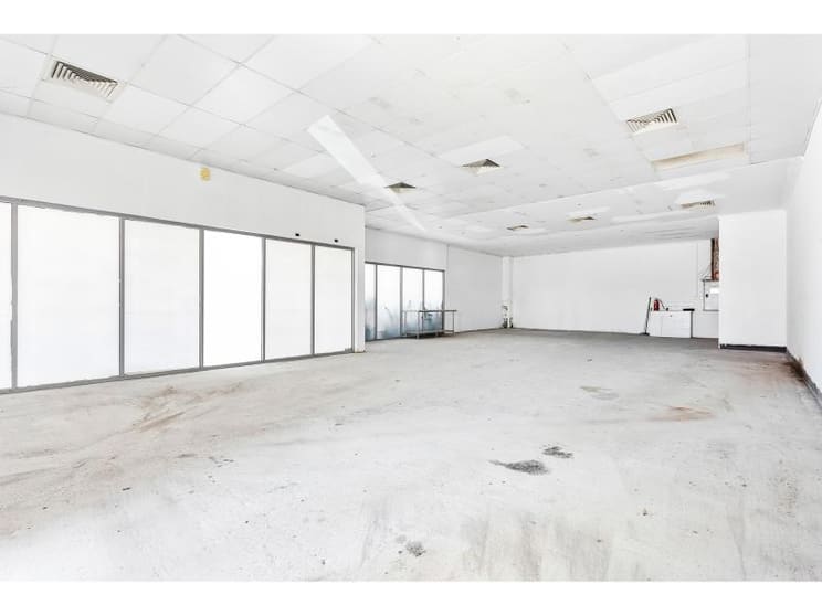 Click to view all images 1/111 George Street Rockhampton City QLD 4700 - Image 2