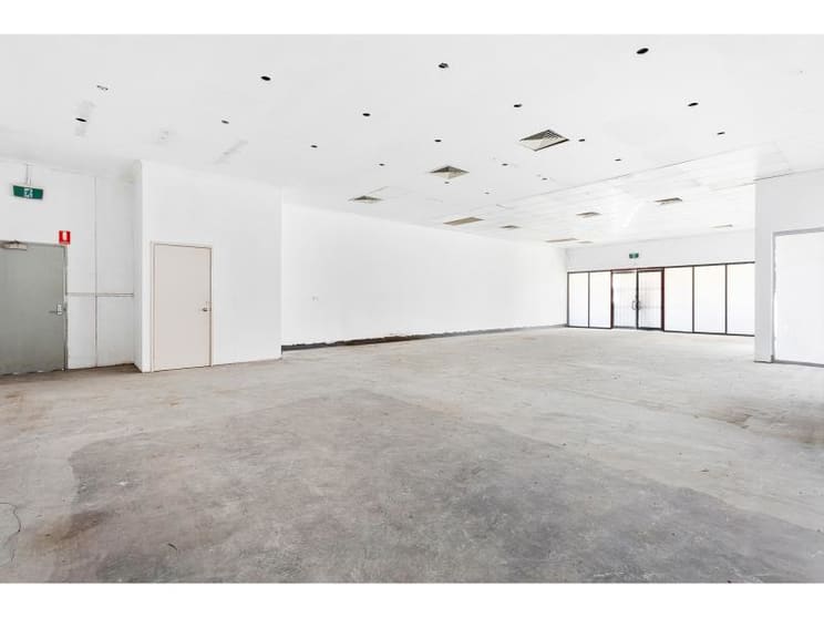 Click to view all images 1/111 George Street Rockhampton City QLD 4700 - Image 3
