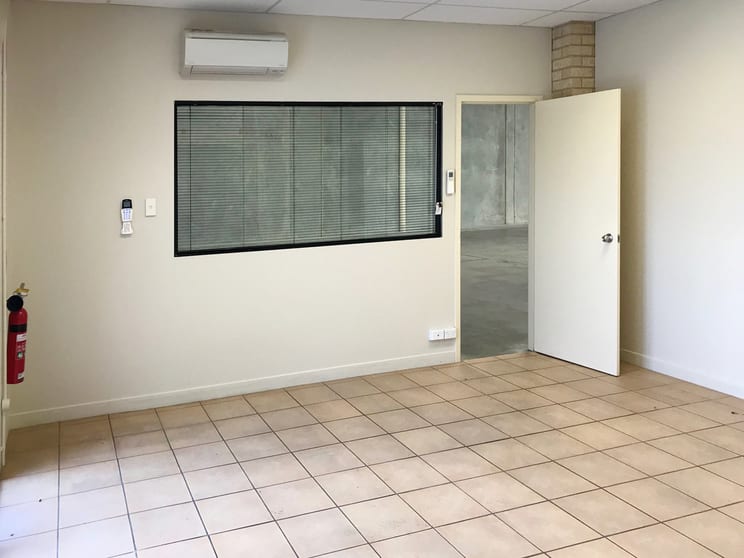 Click to view all images 1/27 Century Road Malaga WA 6090 - Image 2