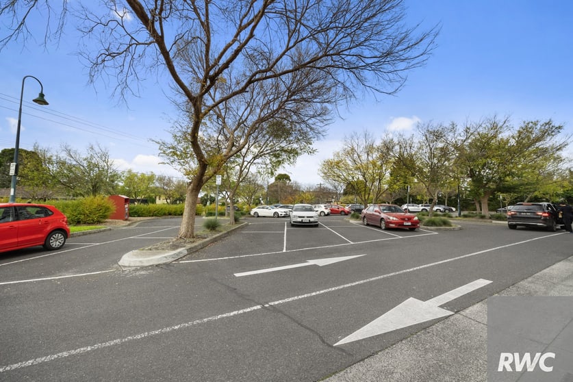 Click to view all images 2/302 Stephensons Road Mount Waverley VIC 3149 - Image 2