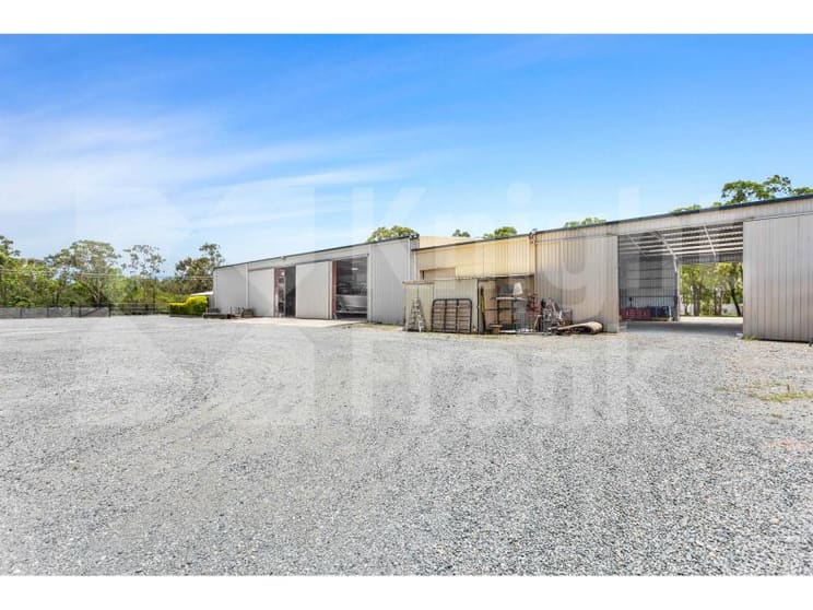 Click to view all images Whole of the property/1 Featherstone Street Parkhurst QLD 4702 - Image 3