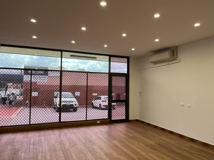 Click to view all images 1/10 Wright Street Kewdale WA 6105 - Image 2
