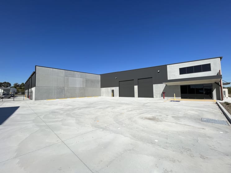 Click to view all images 52 Riverside Drive Mayfield NSW 2304 - Image 3