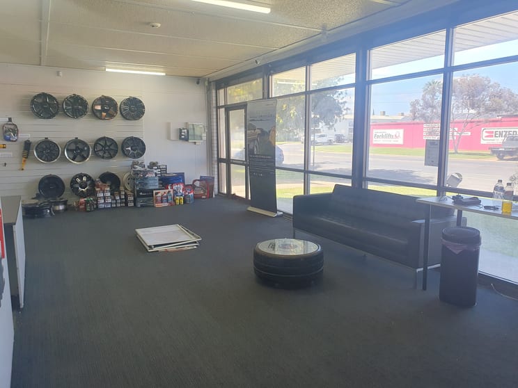 Click to view all images 6-8 Tenth Street Mildura VIC 3500 - Image 3