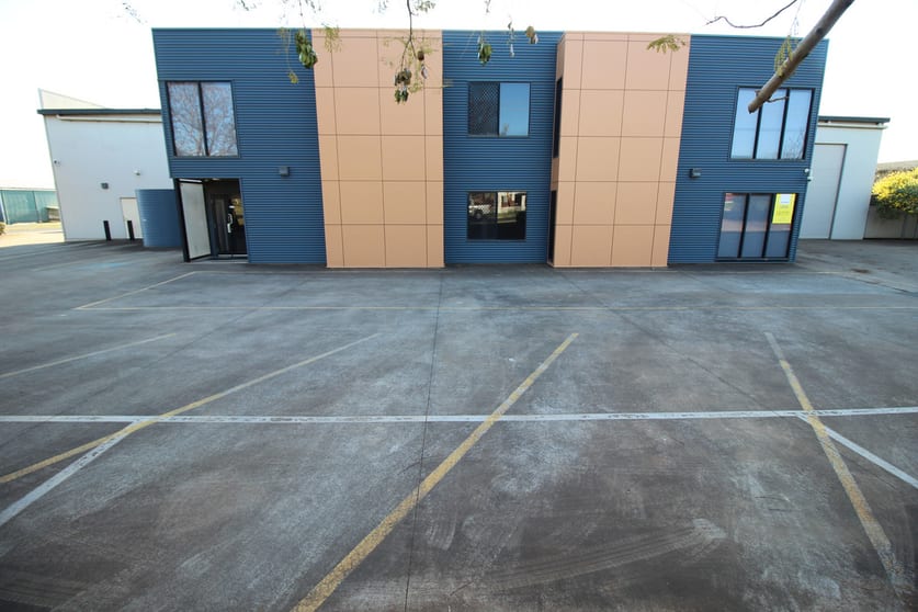Click to view all images 1/33-39 Carroll Street Wilsonton QLD 4350 - Image 3