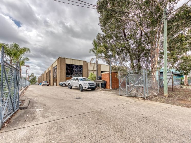 Click to view all images Unit 4/8 Kerr Road Ingleburn NSW 2565 - Image 1