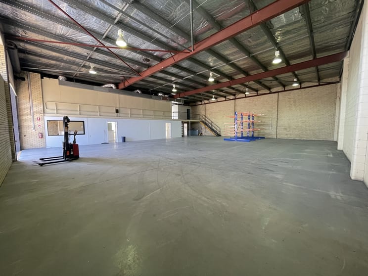 Click to view all images 7 Flanders Street Salisbury QLD 4107 - Image 2